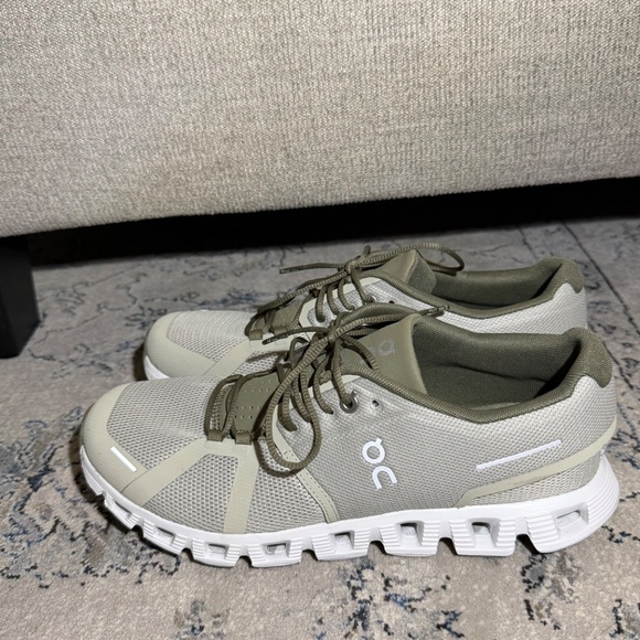 On Cloud 5 Running Shoes Men’s Chalk/ Grove main image 6